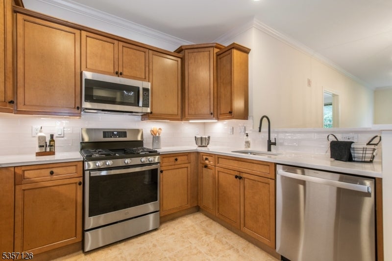 545 Morris Ave 213