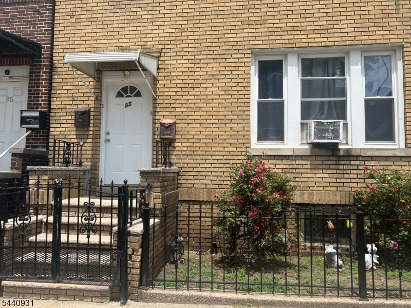 83 Davenport Ave