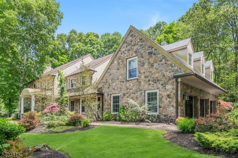 3 Rolling Ridge Dr