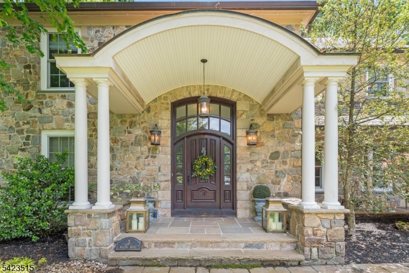 3 Rolling Ridge Dr