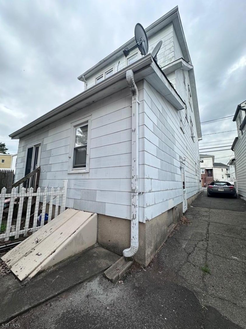 1215 Broadway