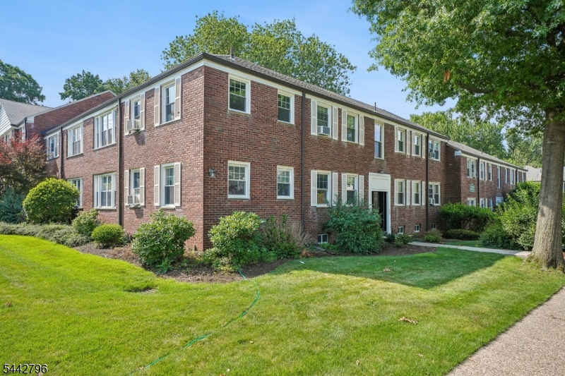 349 Bloomfield Ave 10