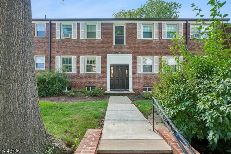 349 Bloomfield Ave 10
