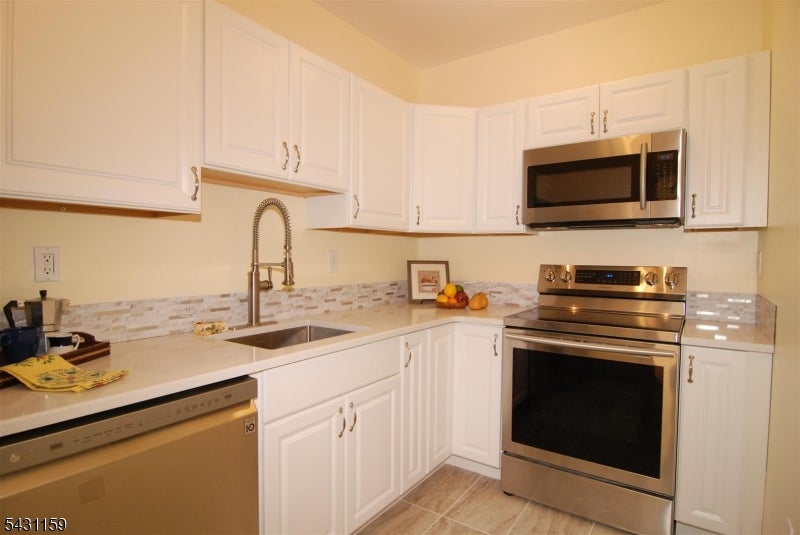 124 E Main St 209