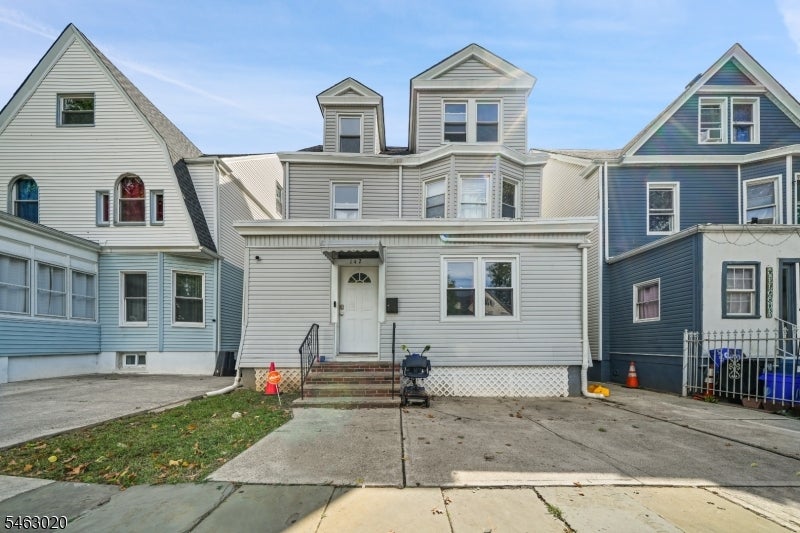 142 Greenwood Ave