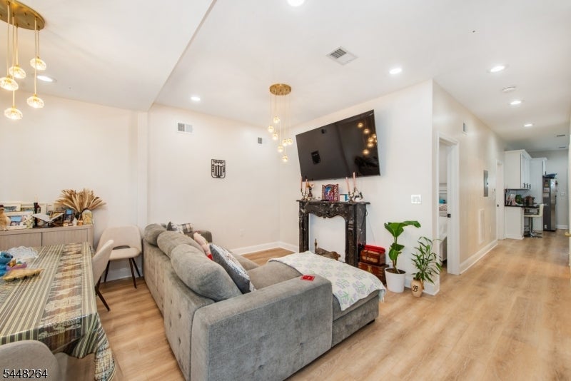 26 Dankoff Ave