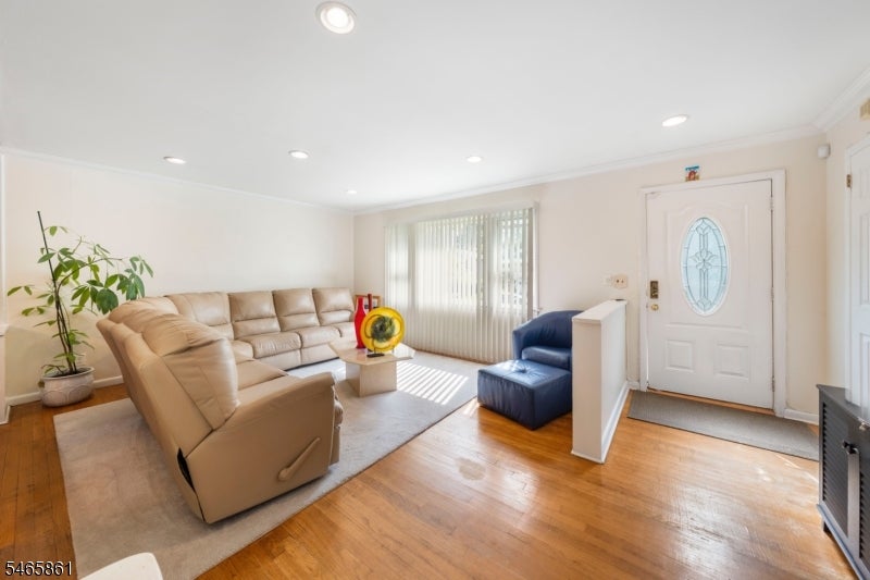 425 Adrianne Ct