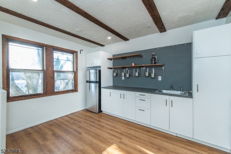 90 Maple St 3