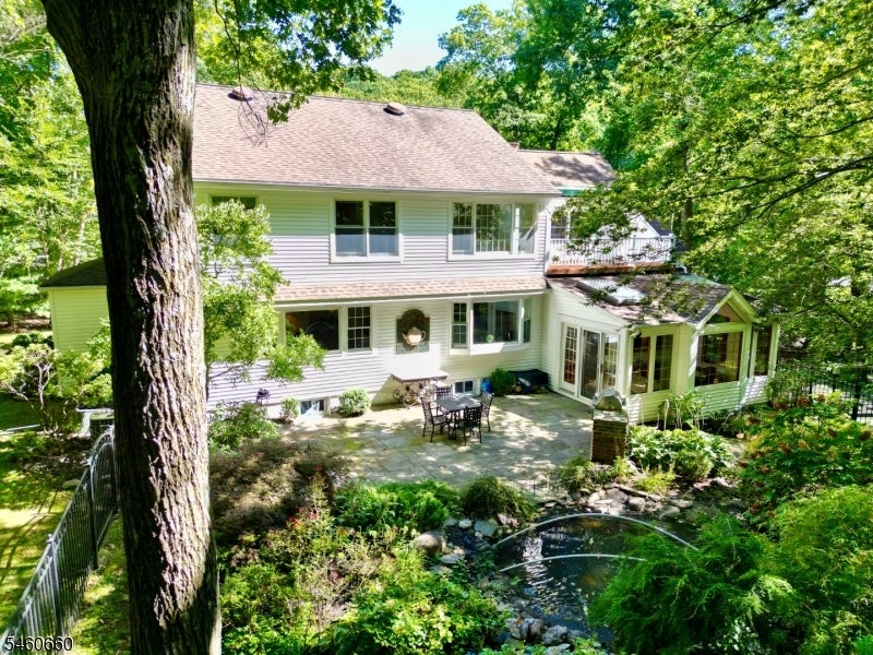 463 Laurel Ln