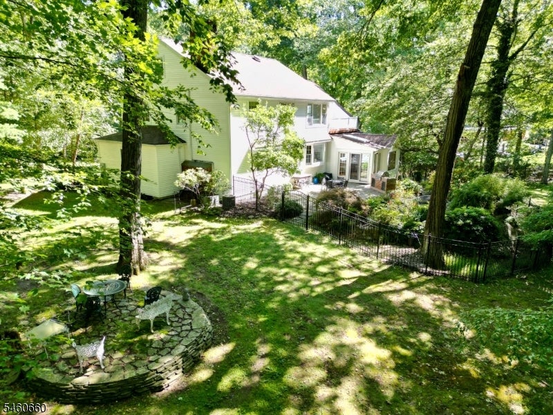 463 Laurel Ln