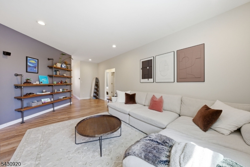 124 E Main St