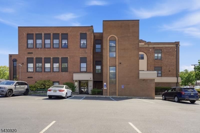 124 E Main St