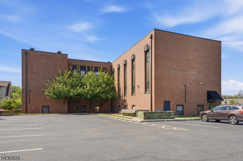 124 E Main St