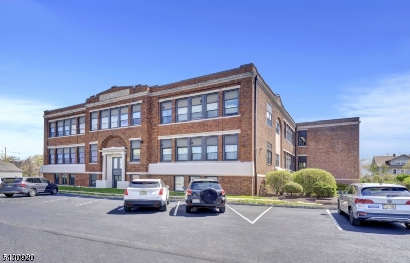 124 E Main St 211