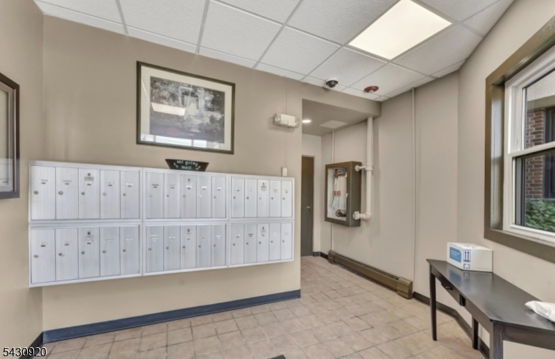 124 E Main St 211