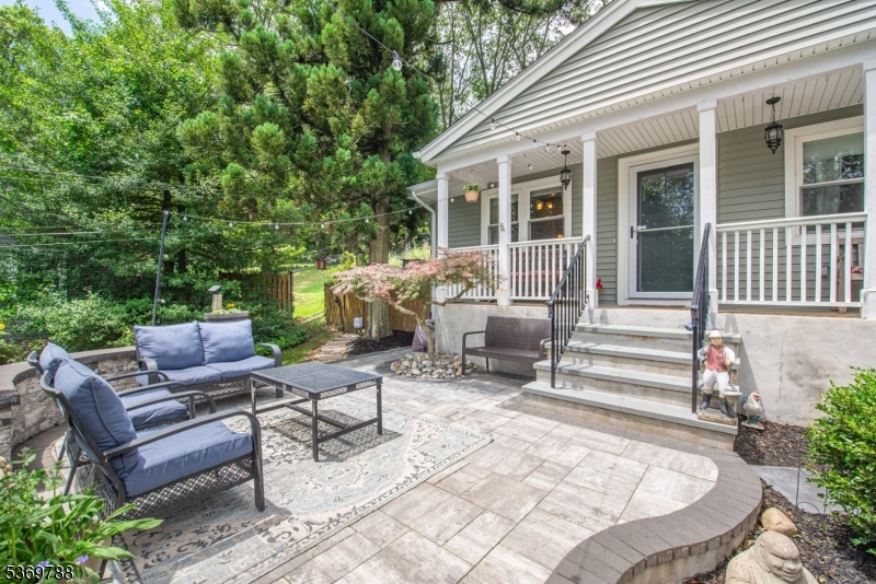 60 Algonquin Ave