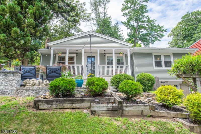 60 Algonquin Ave