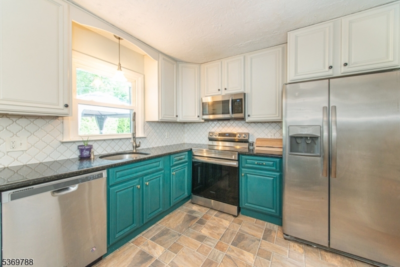 60 Algonquin Ave