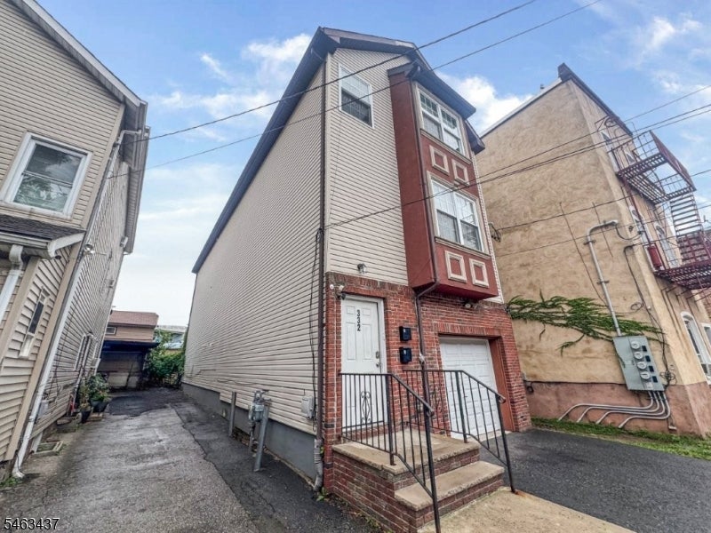 332 Mechanic St