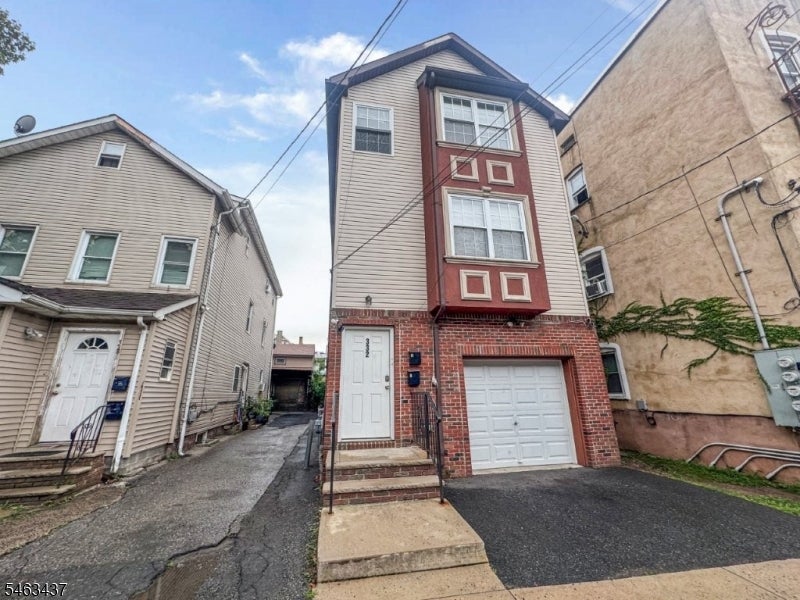 332 Mechanic St