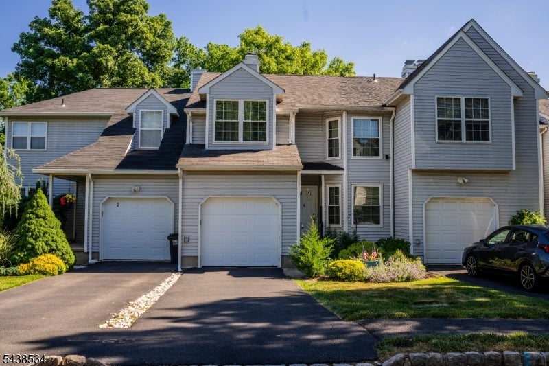 4 Delaware Ln