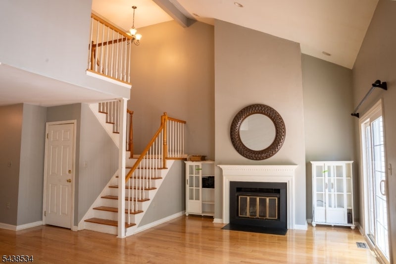4 Delaware Ln