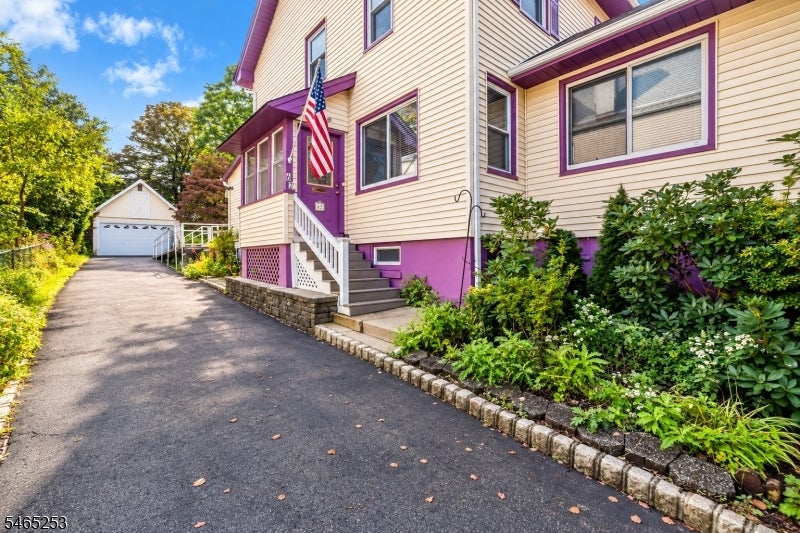 62 Riggs Pl