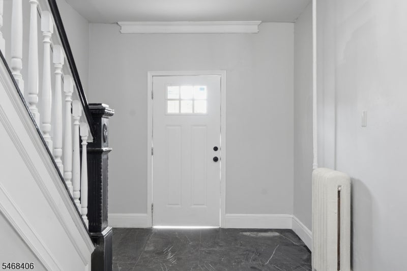 301 Ellis Ave 1