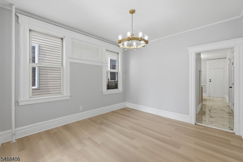 301 Ellis Ave 1