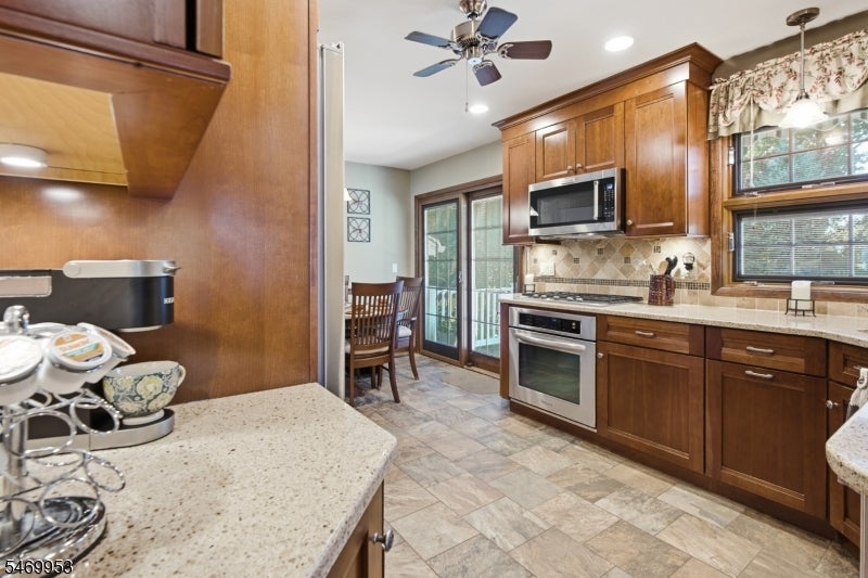 5-22 Hazel Pl