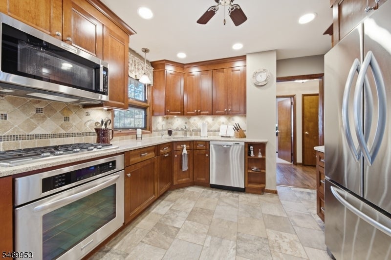 5-22 Hazel Pl
