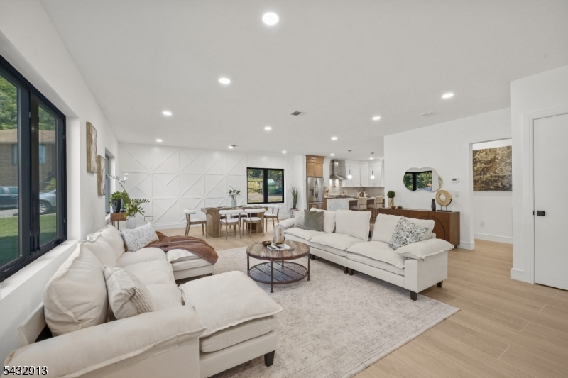 24 Richard Scott Ct