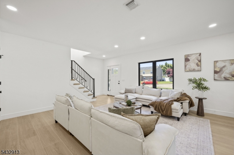 24 Richard Scott Ct