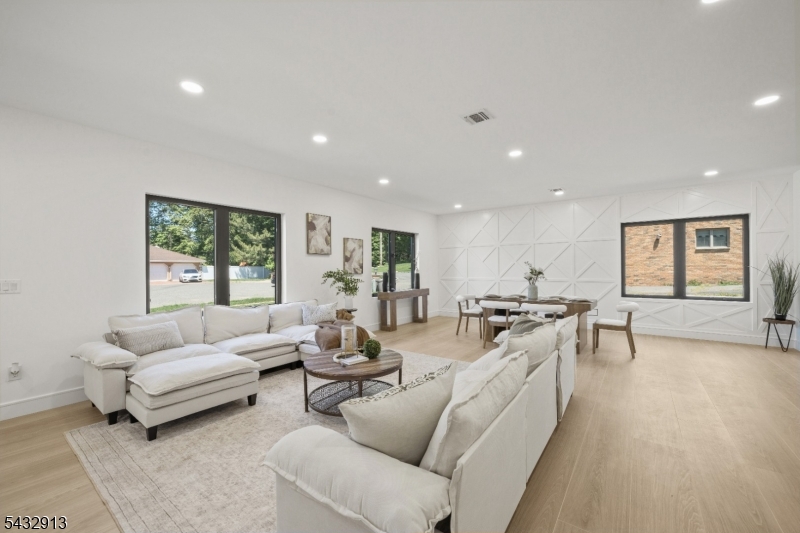 24 Richard Scott Ct