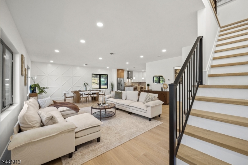 24 Richard Scott Ct