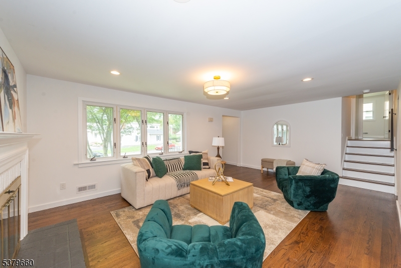 28 Oak Dr