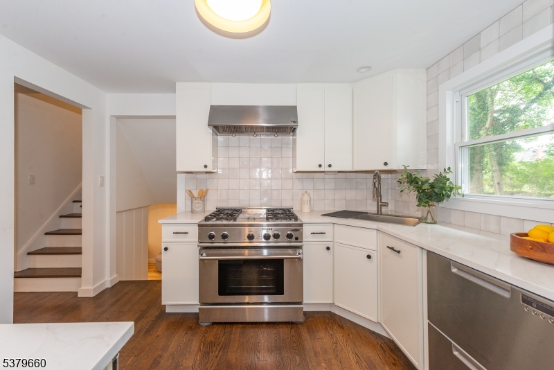 28 Oak Dr