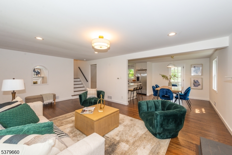 28 Oak Dr