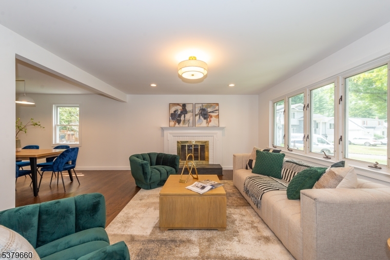 28 Oak Dr