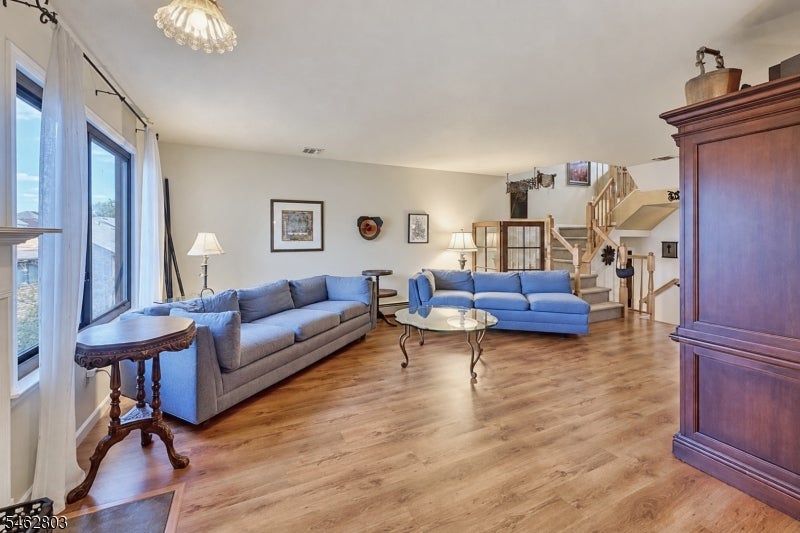 44 Hickory Hill Ct