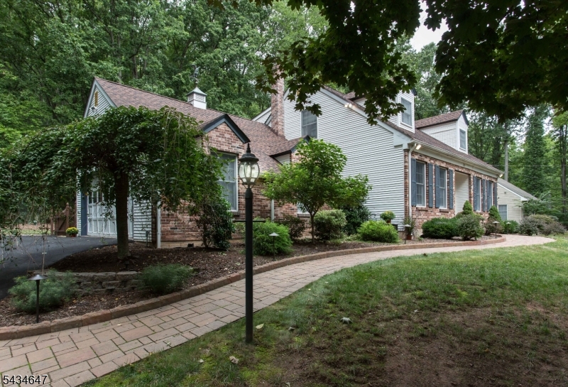 219 E Mountain Rd