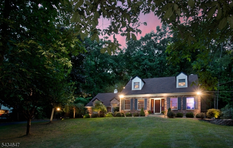 219 E Mountain Rd