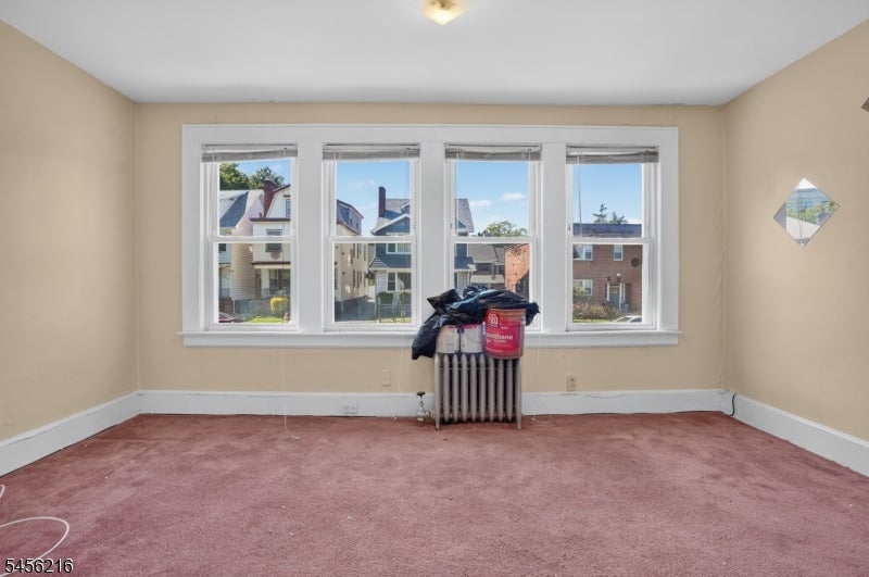 292 N Maple Ave