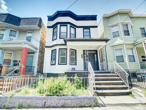 215 52Nd St West New York Town NJ 07093