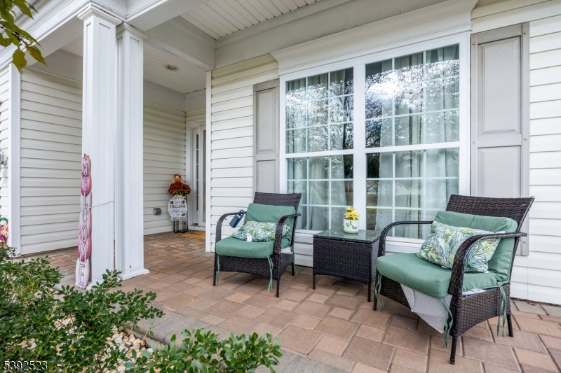 242 Longwood Ln