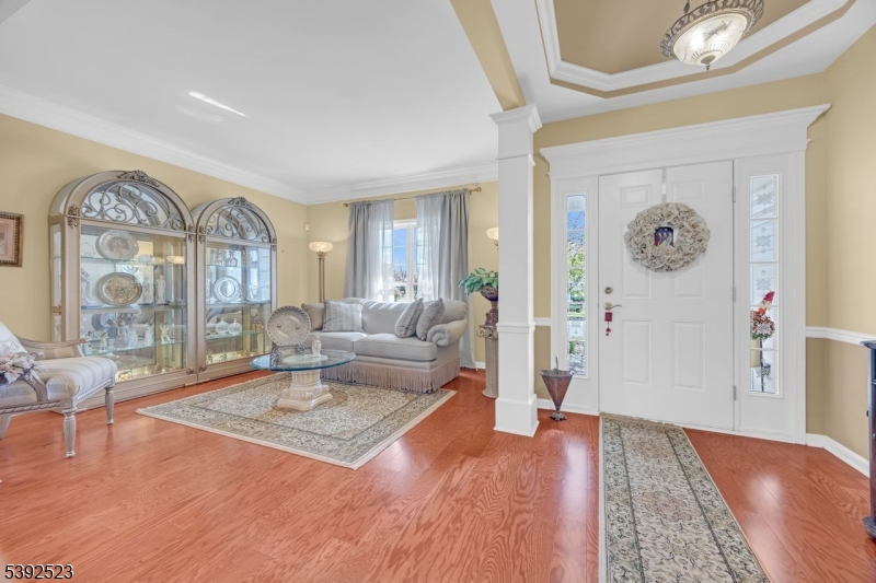 242 Longwood Ln