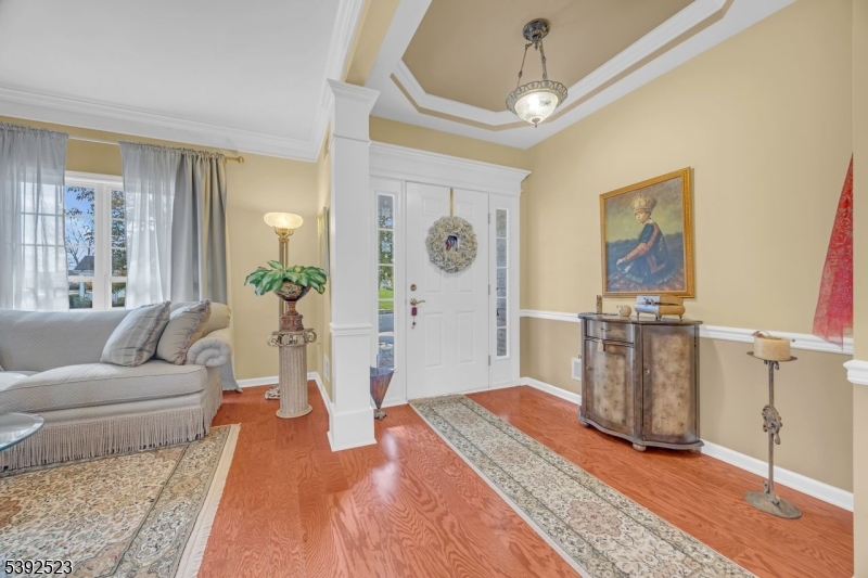 242 Longwood Ln