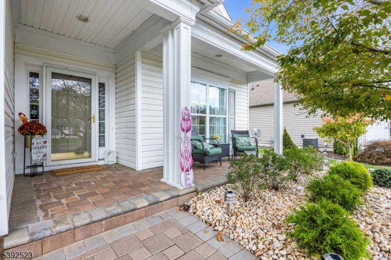 242 Longwood Ln