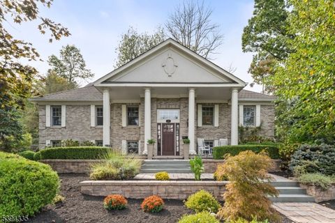 Photo of 14 Dorset Ln, Millburn, NJ 07078 (MLS # 3995210)