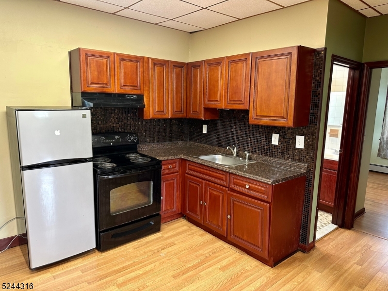 75 Bloomfield Ave 2